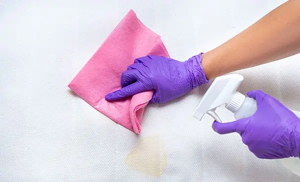 شستن تشک تخت در خشک‌شویی