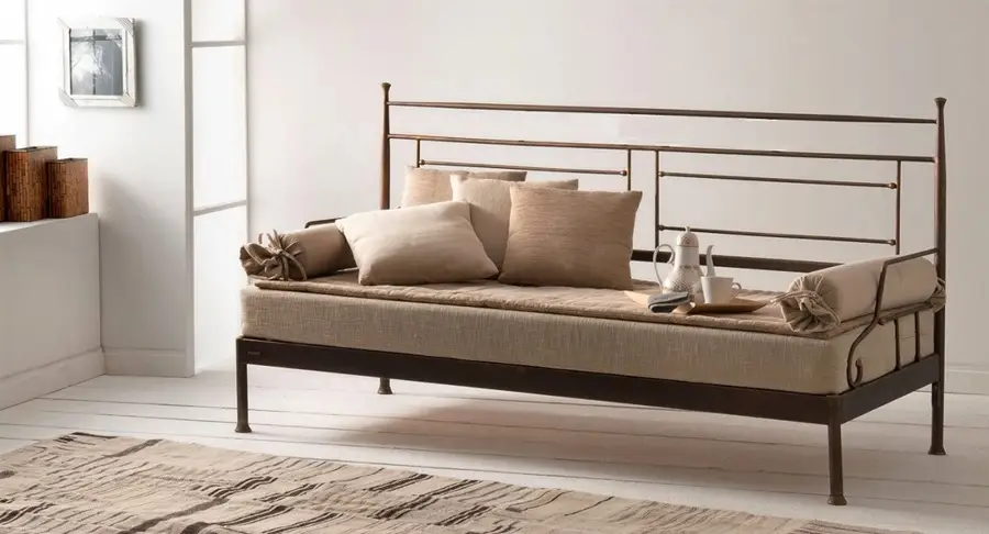 مبلمان فلزی