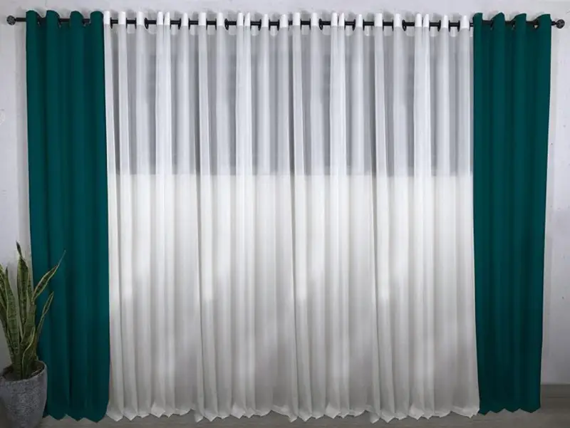 پرده اتاق خواب با رنگ‌های سبز تیره