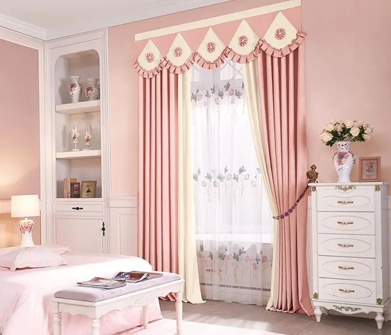 پرده اتاق خواب با رنگ‌ صورتی