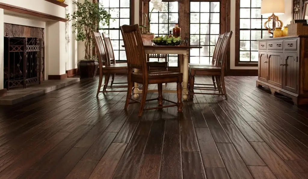 چگونه با استفاده از وسایل سنتی منزل فضایی دلنشین ایجاد کنیم؟ 3 کفپوش چوبی در وسایل سنتی منزل