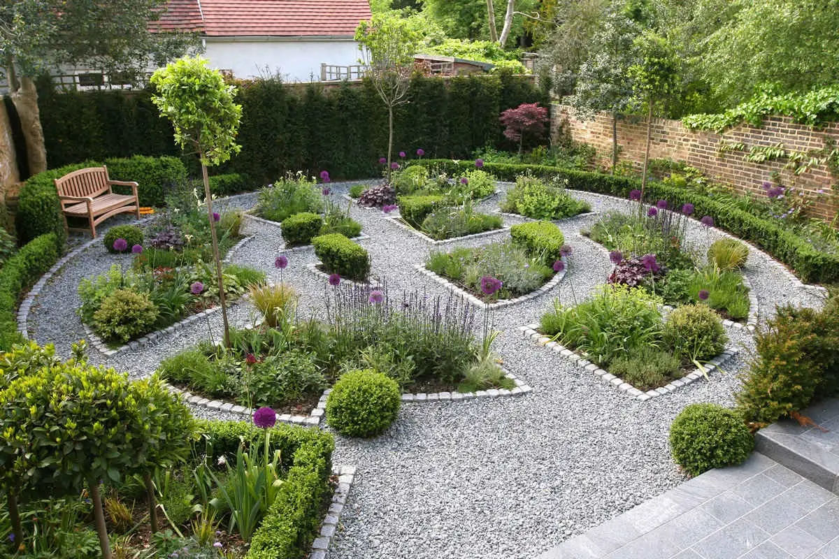 اصول و ایده‌های خلاقانه برای دکوراسیون باغ های کوچک