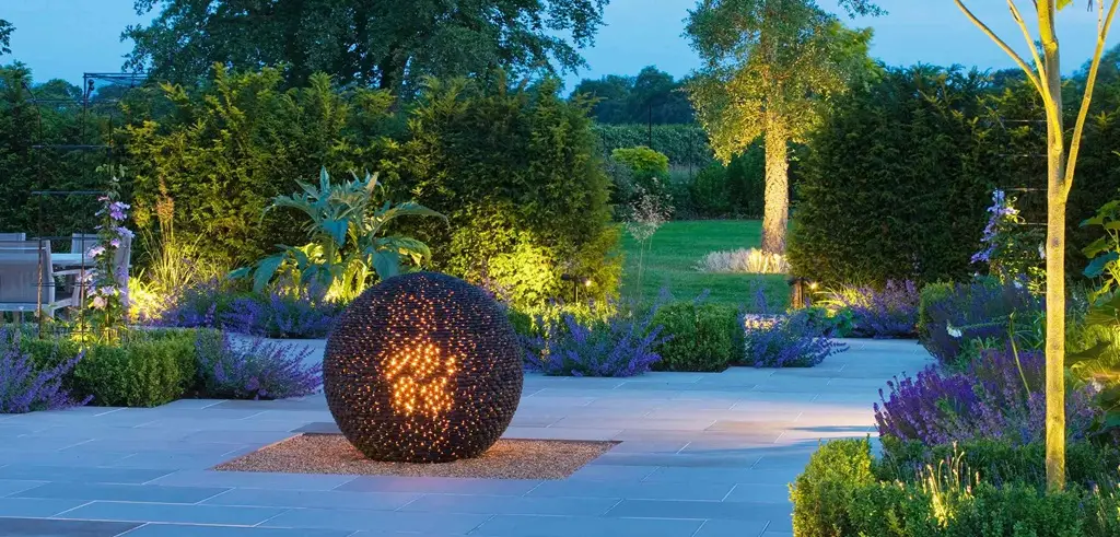 نورپردازی مناسب باغ