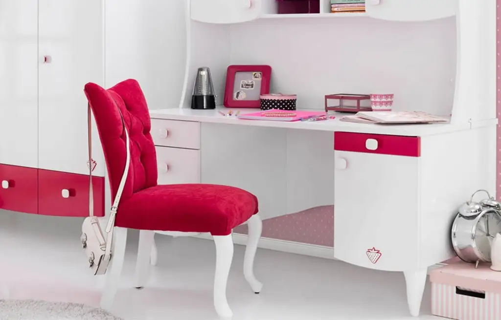 میز تحریر و صندلی برای اتاق خواب دخترانه