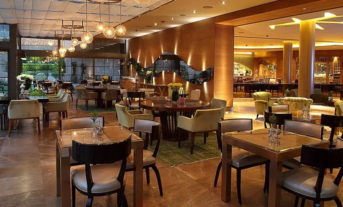 مبلمان مناسب برای دکوراسیون رستوران