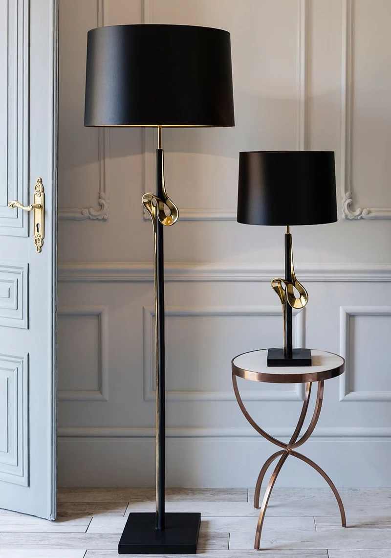 چراغ‌ های رومیزی و ایستاده: نورپردازی با انعطاف‌پذیری بالا