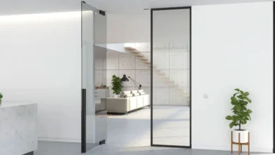 درب شیشه ای سکوریت | تلفیق زیبایی و امنیت در دکوراسیون مدرن 28 درب شیشه ای پیوت آرمان سازه