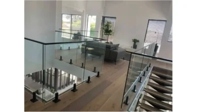 انواع هندریل شیشه‌ای روکار که برای راه‌پله استفاده می‌شود